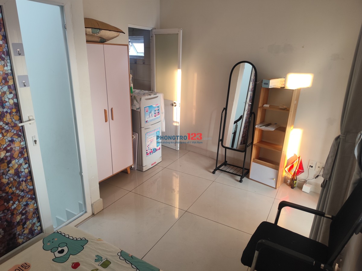 Cho thuê phòng lầu 4 ở quận 3, cư xá Đô Thành