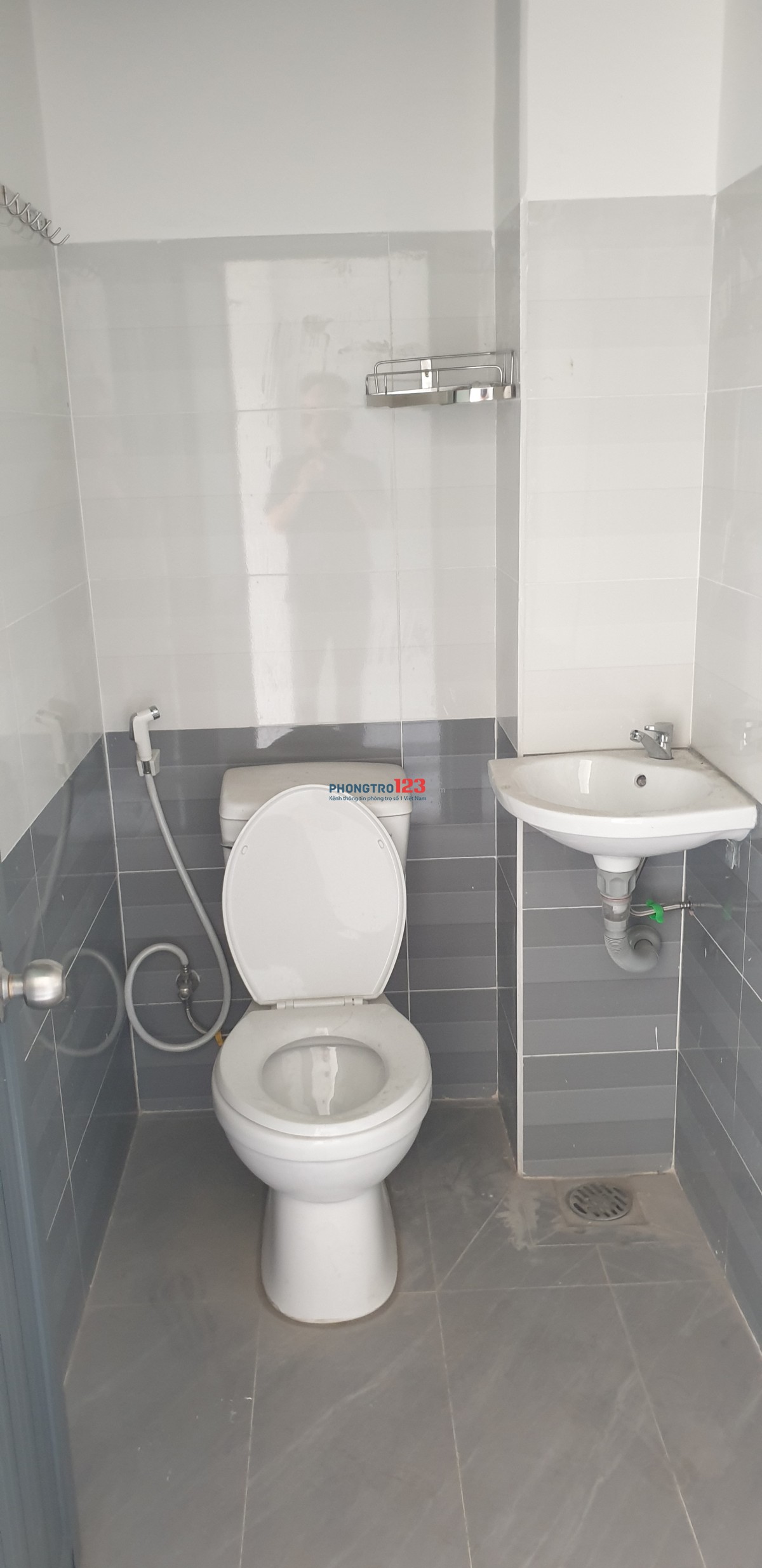 Phòng cho thuê mặt tiền đường có hai loại phòng ( loại 30m và 18m )