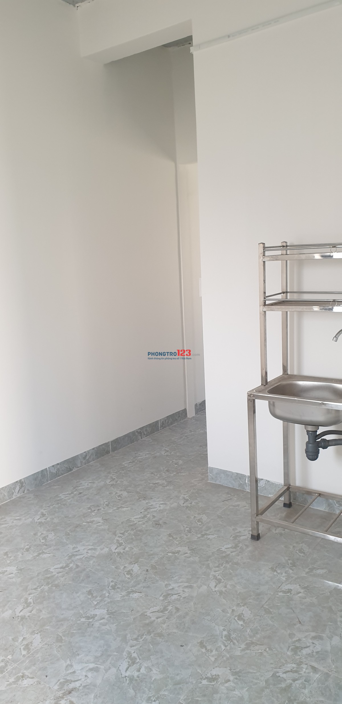 Phòng cho thuê mặt tiền đường có hai loại phòng ( loại 30m và 18m )