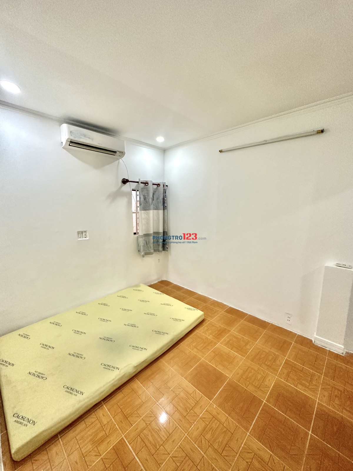 Phòng máy lạnh bờ kè Hoàng Sa, giờ giấc tự do ko chung chủ