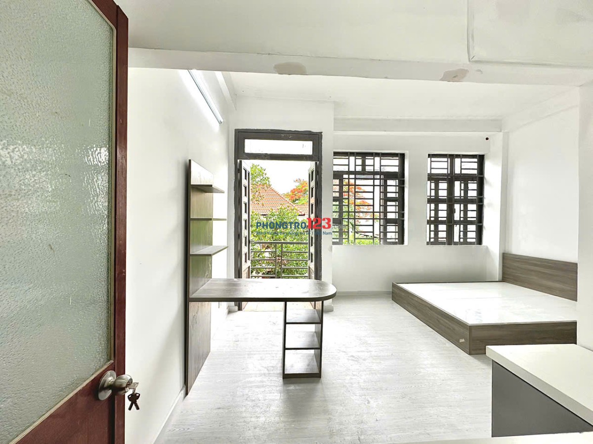 Phòng Mới Full Nội Thất. Ban công, cửa sổ. Dương Thị Mười, Hiệp Thành