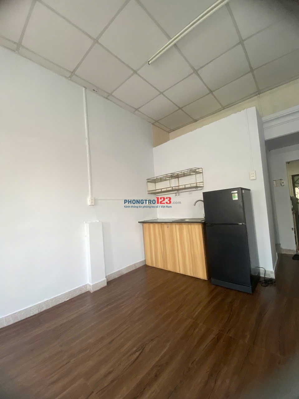 Phòng đẹp có bancon đủ nội thất chỉ 4tr3/tháng, ngay Sân bay Tân Sơn Nhất, 43 Hậu Giang Q. Tân Bình.