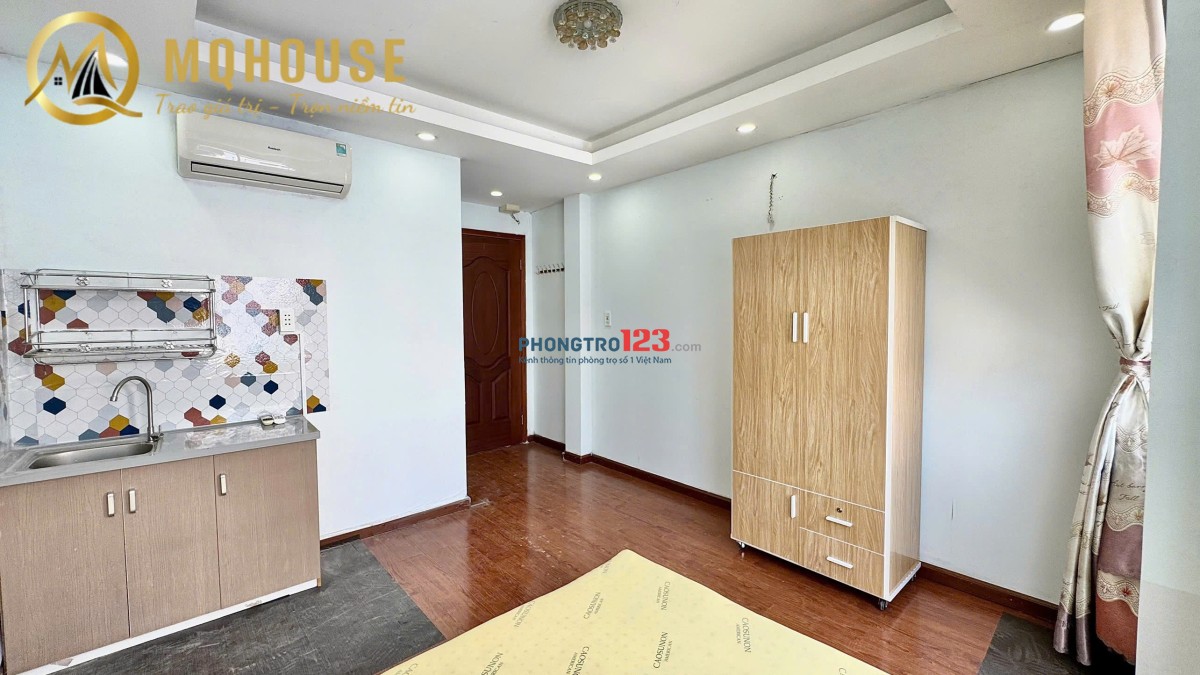 Phòng ban công đẹp. Mới setup. Thoáng mát. Tiện nghi. gần Chợ Siêu thị Tân Định. Ra Q1 5phút. 6.5tr