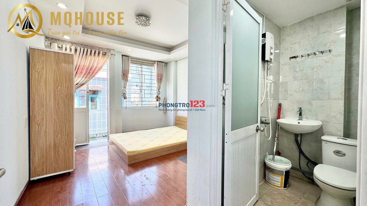 Phòng ban công đẹp. Mới setup. Thoáng mát. Tiện nghi. gần Chợ Siêu thị Tân Định. Ra Q1 5phút. 6.5tr