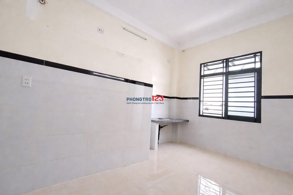 PHÒNG BAN CÔNG – CỬA SỔ THOÁNG GẦN CẦU THAM LƯƠNG