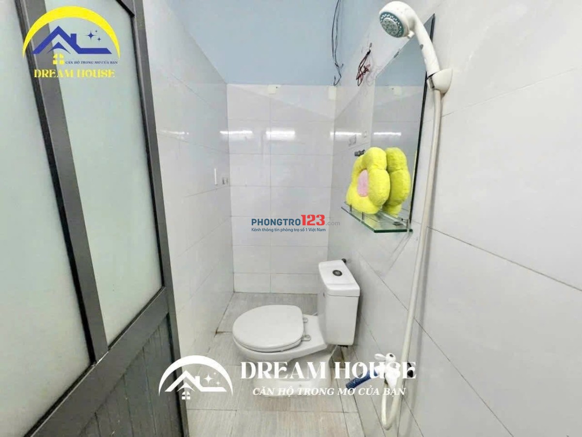 PHÒNG BAN CÔNG – CỬA SỔ THOÁNG GẦN CẦU THAM LƯƠNG