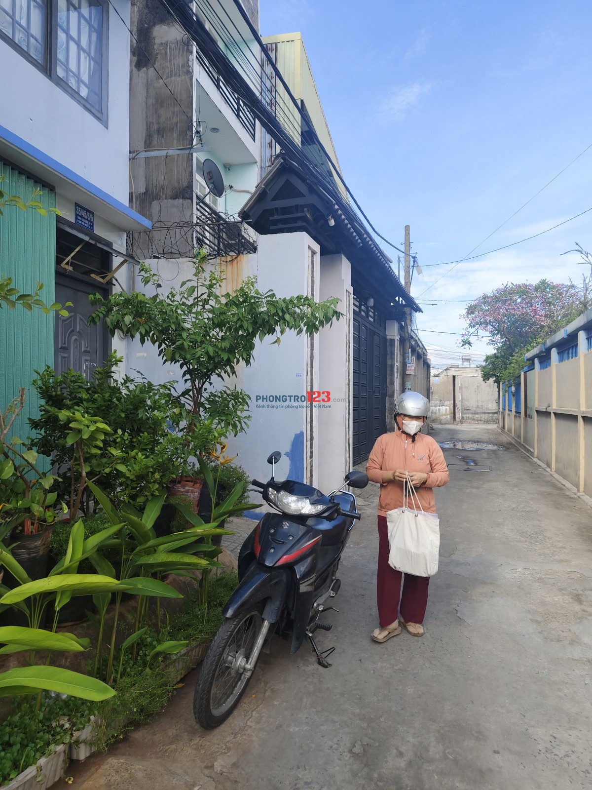 HẺM 35 PHAN VĂN HỚN: Còn 1 phòng TRÊN LẦU, CÓ GÁC, KỆ BẾP, BỒN RỬA, WC RIÊNG. CHÍNH CHỦ CHO THUÊ !!!