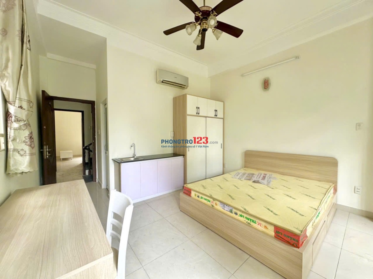 8 triệu - Phòng ban công, nội thất mới Thảo Điền