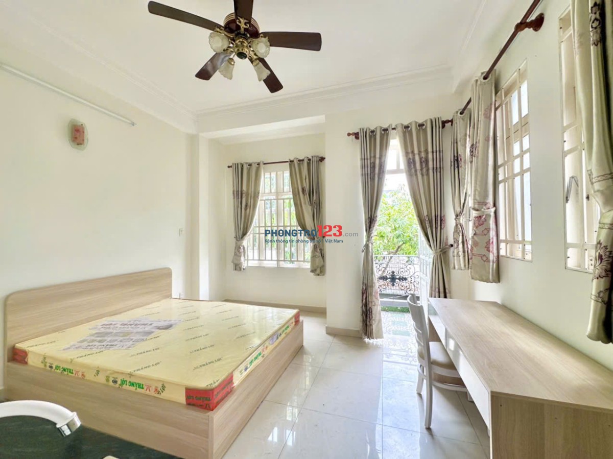 8 triệu - Phòng ban công, nội thất mới Thảo Điền