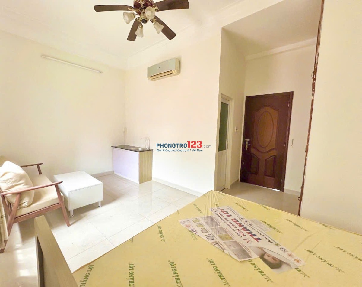 Thảo Điền - CHDV cửa sổ lớn, full nội thất