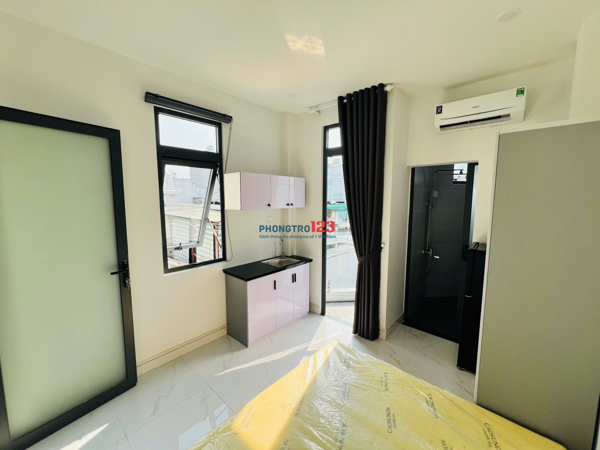 Cho thuê phòng ban công cửa sổ thoáng, nhà thang máy gần chợ Bà Chiểu, Phan Xích Long giáp quận 1, 3
