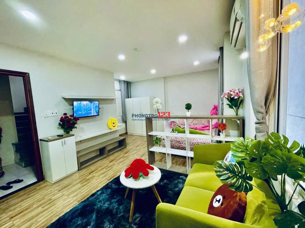 CĂN HỘ BAN CÔNG CỬA SỔ RỘNG FULL NỘI THẤT NGAY TRUNG TÂM Q4 GẦN Q1 ,Q7 ĐƯỜNG Ô TÔ RA VÀO ,YÊN TĨNH