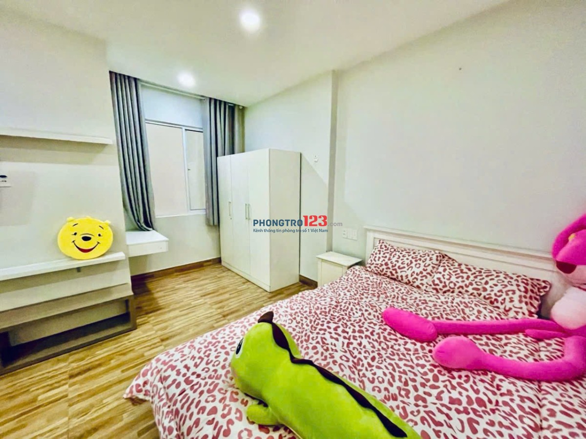 CĂN HỘ BAN CÔNG CỬA SỔ RỘNG FULL NỘI THẤT NGAY TRUNG TÂM Q4 GẦN Q1 ,Q7 ĐƯỜNG Ô TÔ RA VÀO ,YÊN TĨNH