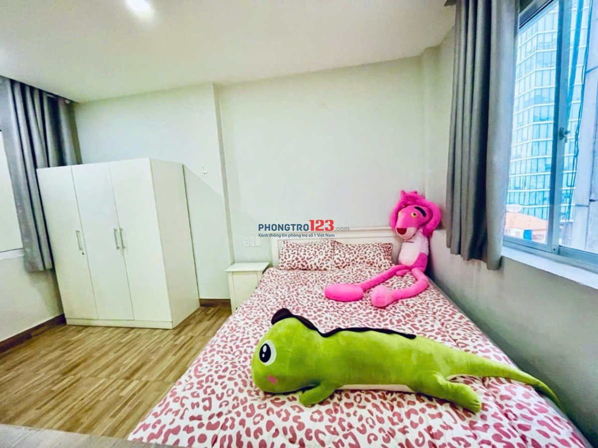 CĂN HỘ BAN CÔNG CỬA SỔ RỘNG FULL NỘI THẤT NGAY TRUNG TÂM Q4 GẦN Q1 ,Q7 ĐƯỜNG Ô TÔ RA VÀO ,YÊN TĨNH