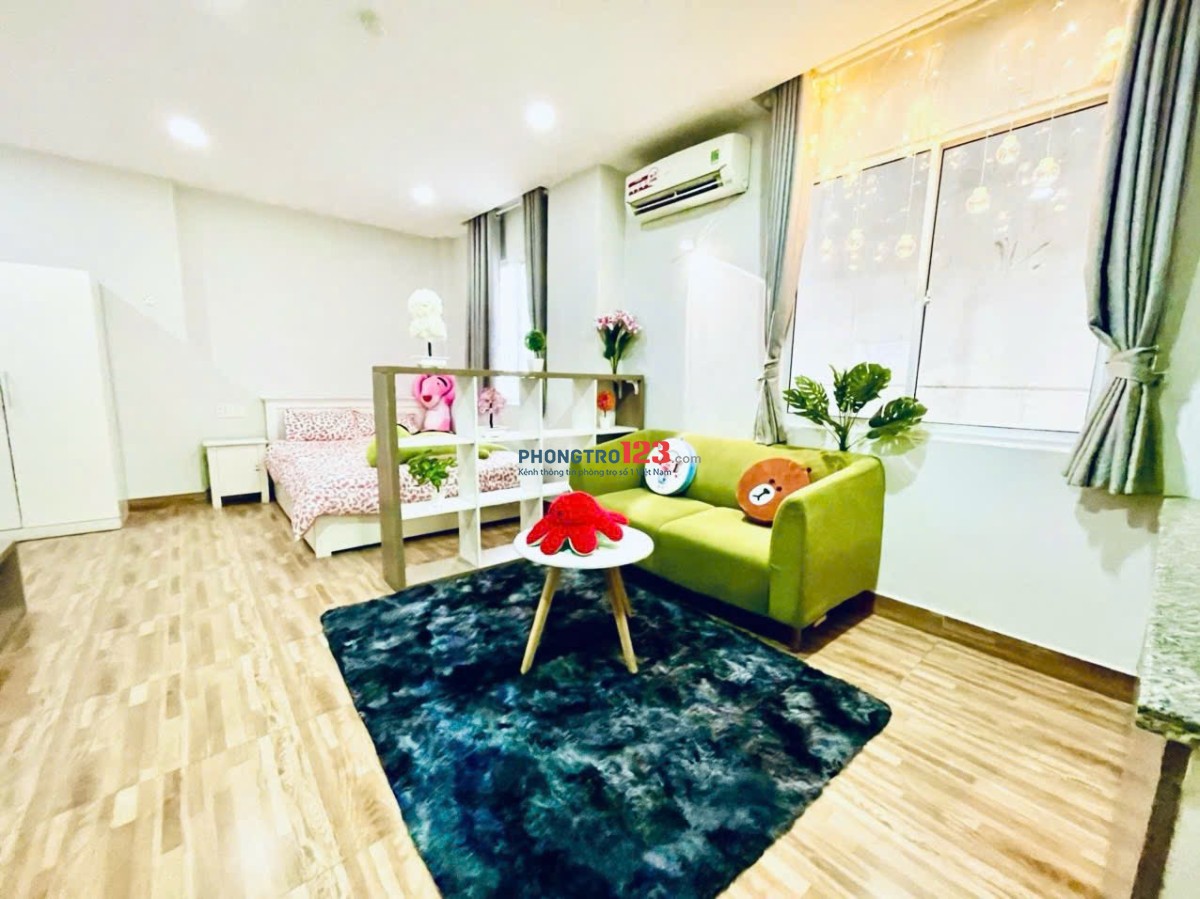 CĂN HỘ BAN CÔNG CỬA SỔ RỘNG FULL NỘI THẤT NGAY TRUNG TÂM Q4 GẦN Q1 ,Q7 ĐƯỜNG Ô TÔ RA VÀO ,YÊN TĨNH