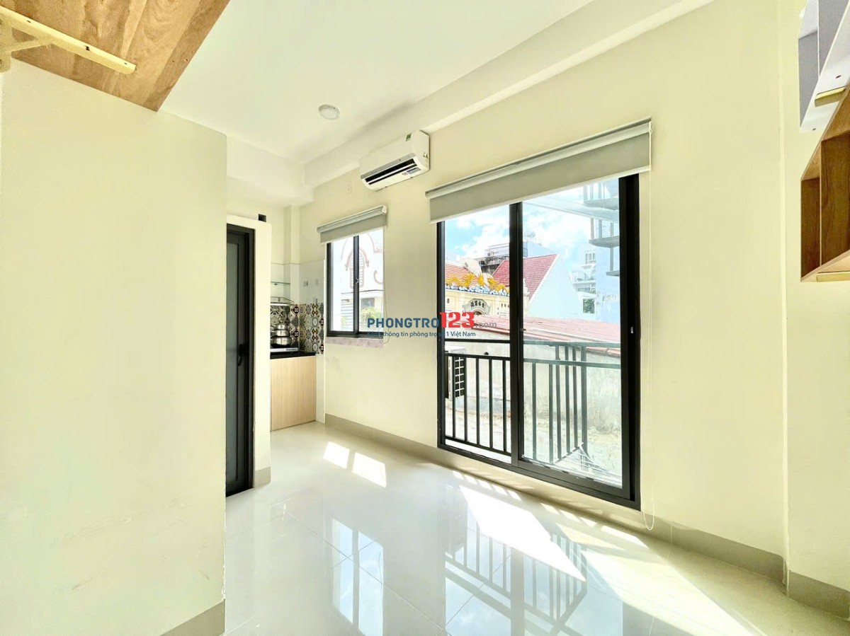 PHÒNG ĐẸP BAN CÔNG MỚI XÂY - GẦN VÒNG XOAY DÂN CHỦ