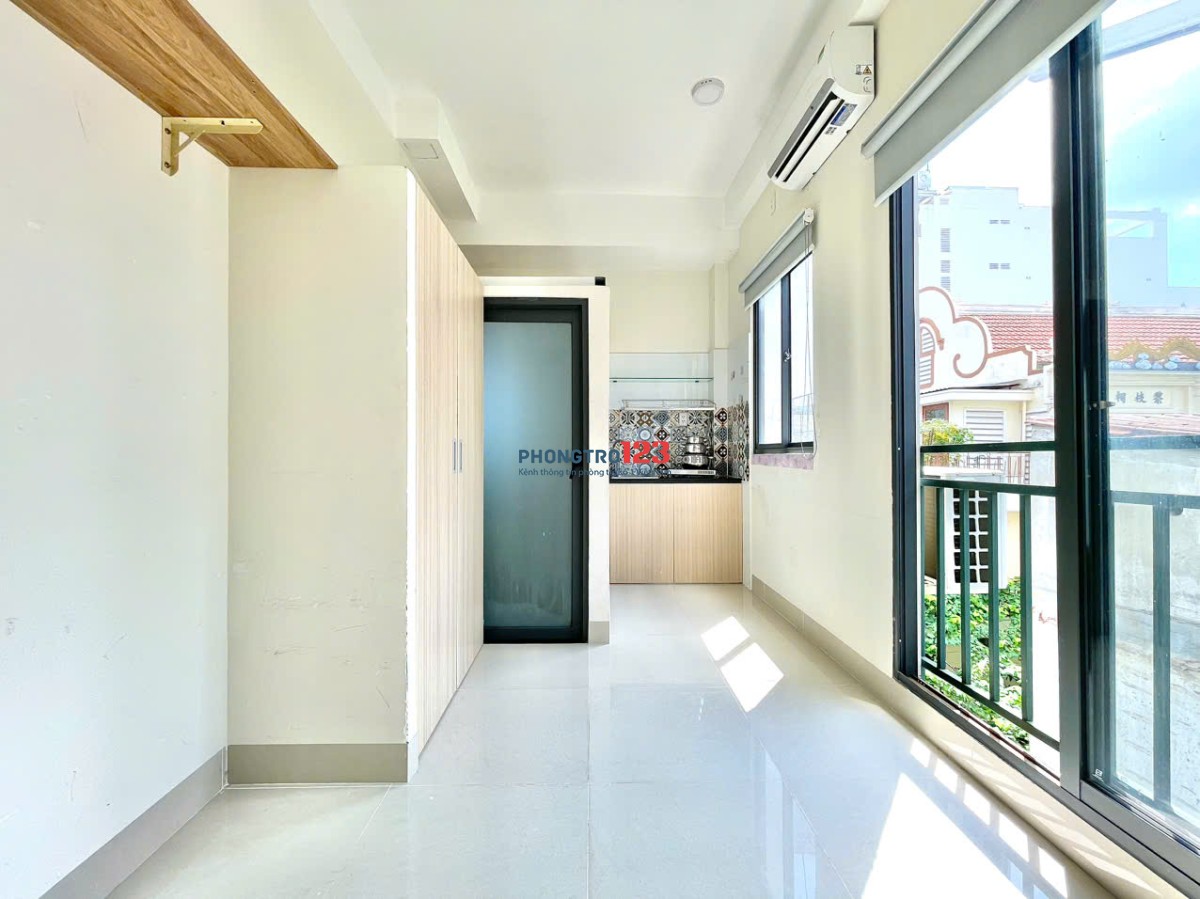 PHÒNG ĐẸP BAN CÔNG MỚI XÂY - GẦN VÒNG XOAY DÂN CHỦ