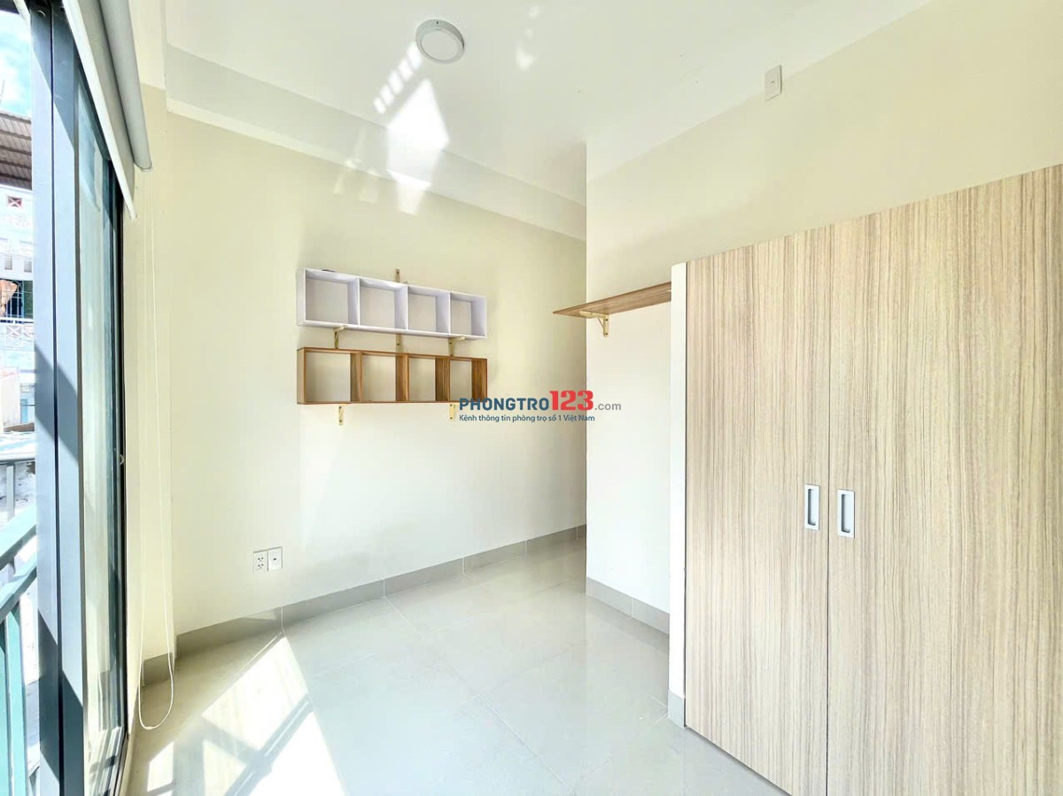 PHÒNG ĐẸP BAN CÔNG MỚI XÂY - GẦN VÒNG XOAY DÂN CHỦ