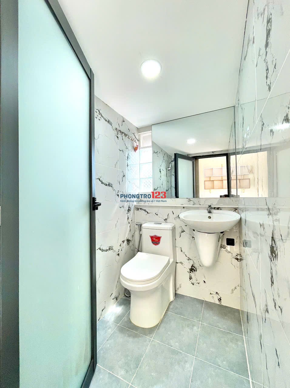 PHÒNG ĐẸP BAN CÔNG MỚI XÂY - GẦN VÒNG XOAY DÂN CHỦ