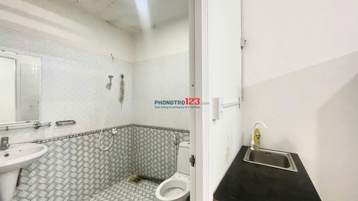 Phòng giá rẻ có cửa sổ - máy lạnh ngay sau lưng BIG C Trường Chinh