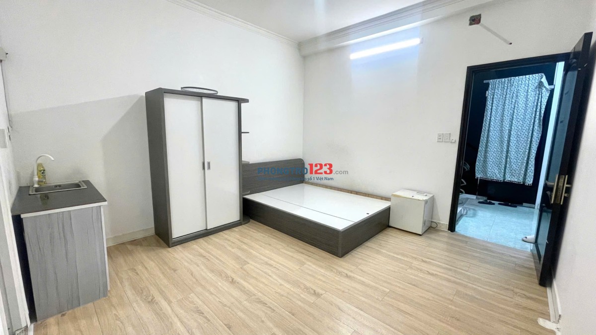Phòng giá rẻ có cửa sổ - máy lạnh ngay sau lưng BIG C Trường Chinh