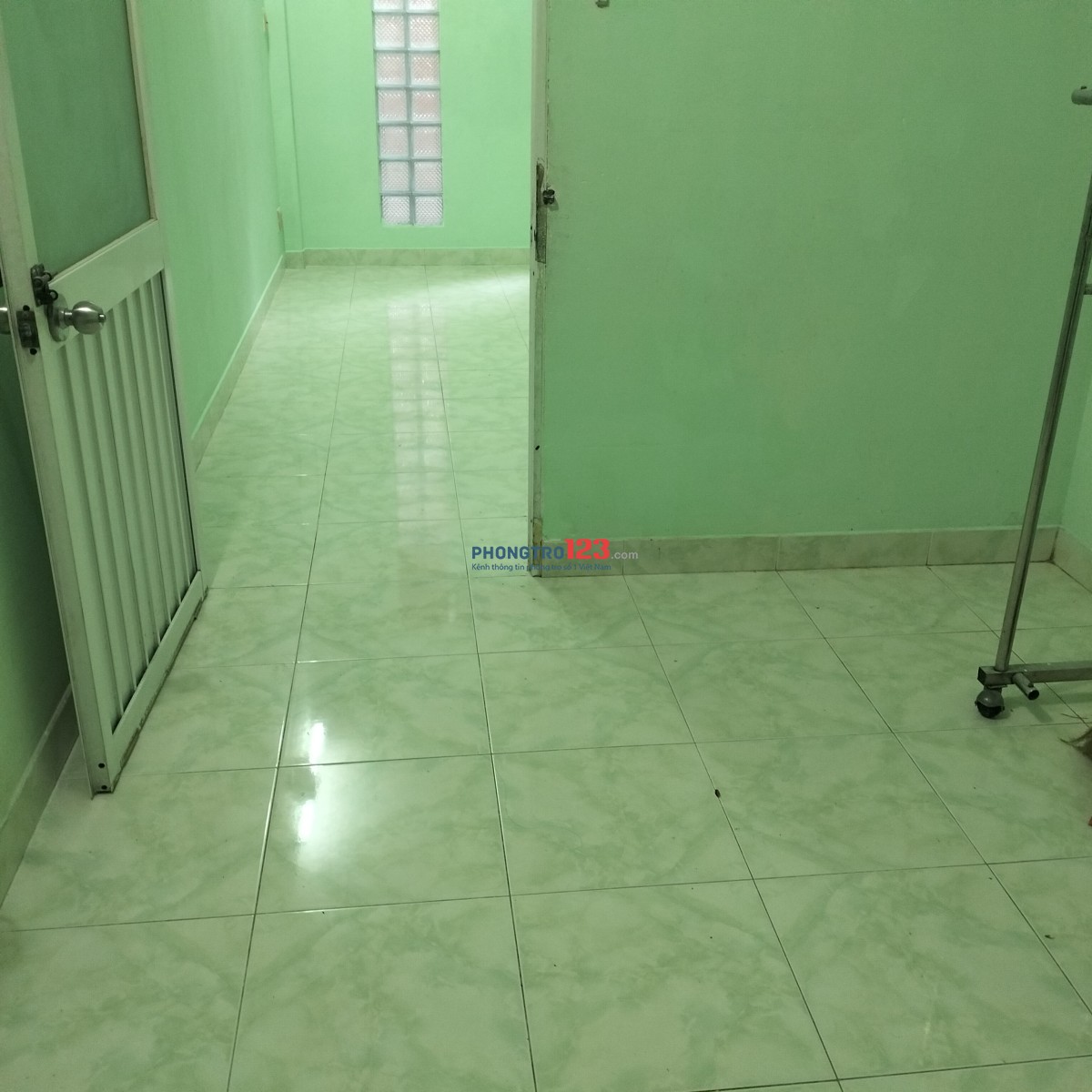 Phòng trọ Âu Cơ, giá 2,8 triệu