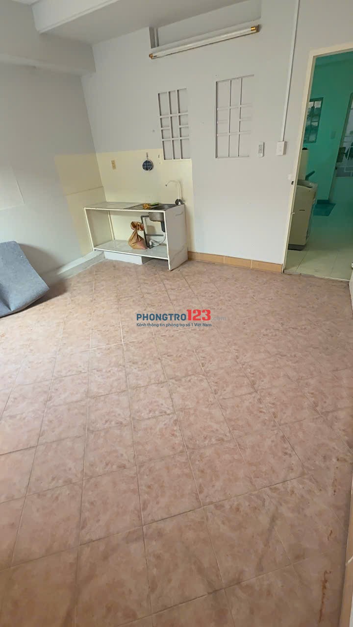 Phòng máy lạnh trống sẵn đường 102 Cao Lỗ phường 4 quận 8