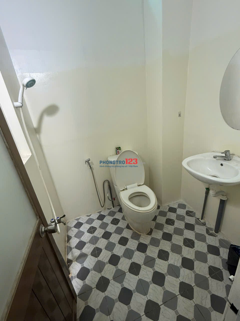 Phòng máy lạnh trống sẵn đường 102 Cao Lỗ phường 4 quận 8