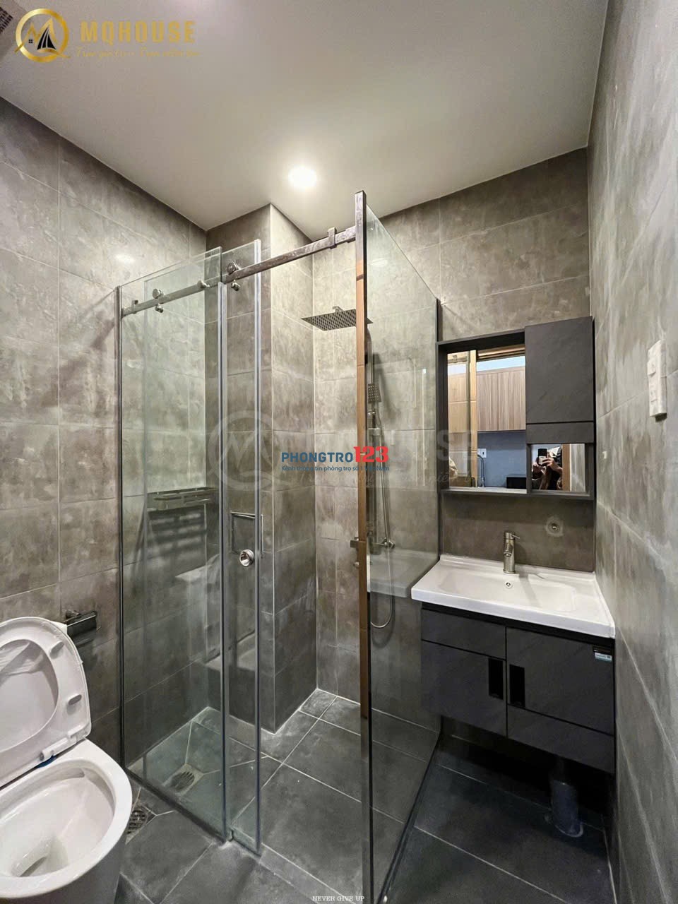 Trống căn Studio với thiết kiểu Nhật Bản trang bị full nội thất 30m2 và có công viên đối diện