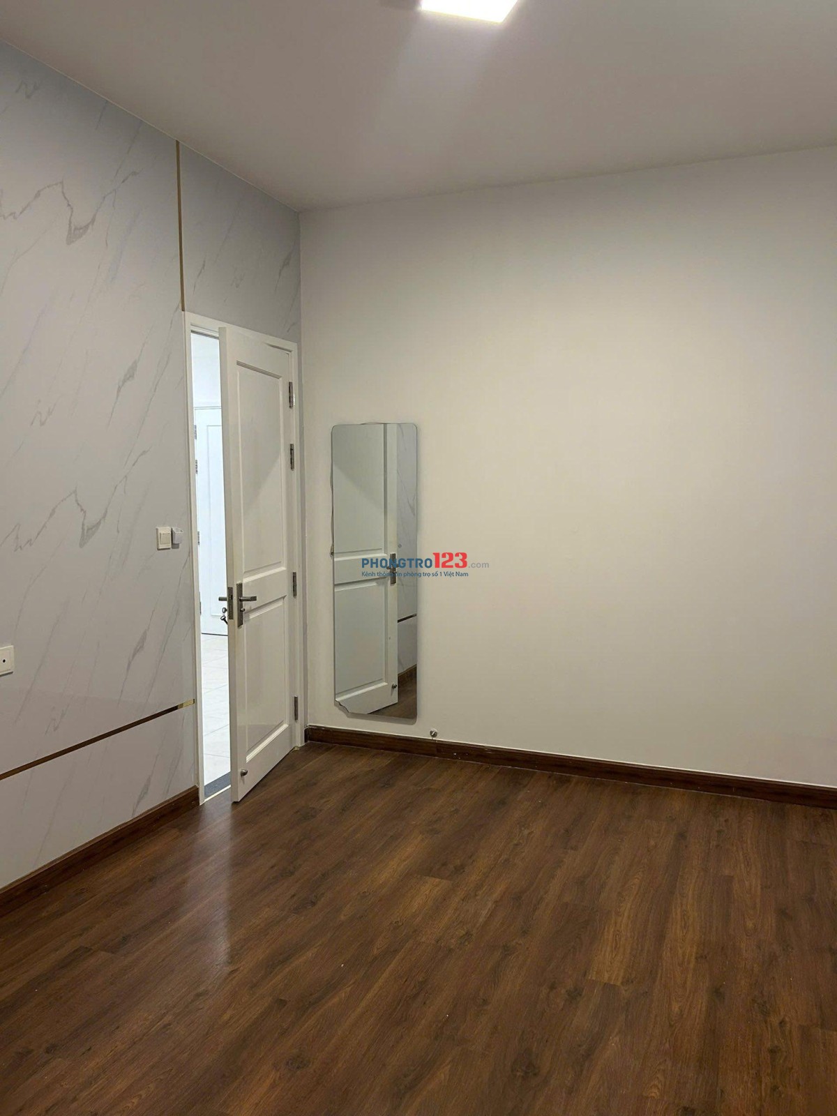Cho thuê căn 2p ngủ C/c Âu cơ giá 10,5tr/tháng