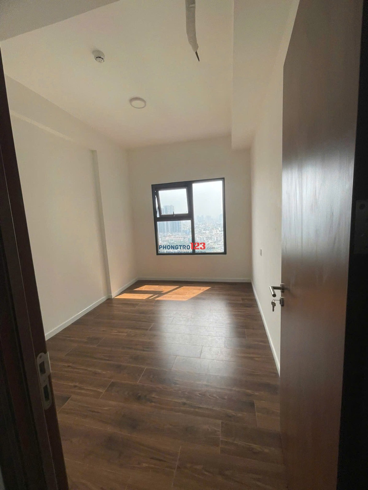 Chung cư Âu Cơ Tower, Âu Cơ, TP: 73m2, nhà mới, 10 triệu. Nhà mới.