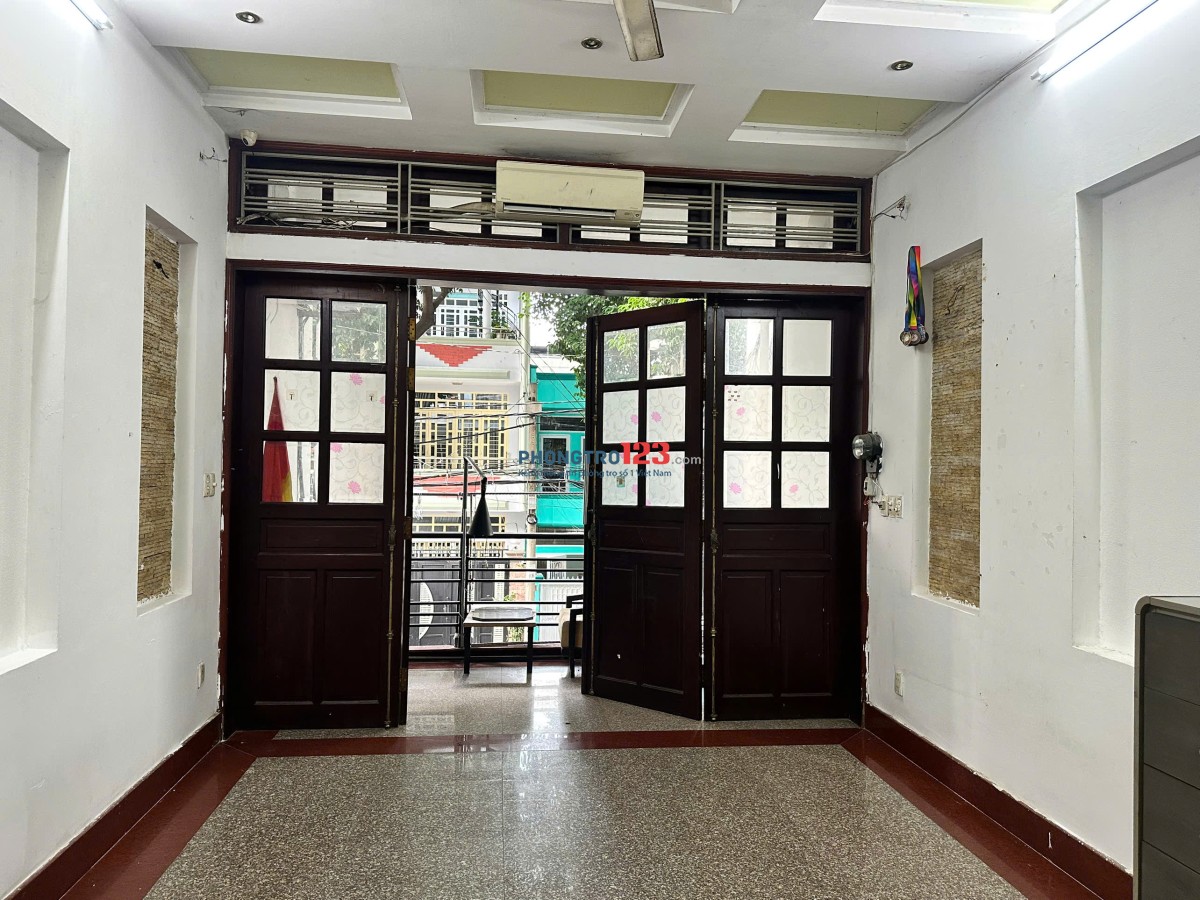 PHÒNG TRỌ 3p qua IUH. 5TR FULL NT, TRƯỚC NHÀ LÀ CÔNG VIÊN Ở ĐƯỢC 3-4 NGƯỜI, TẦNG 1, BAN CÔNG