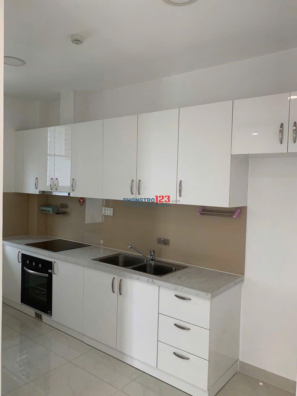 Nhà mới, 74m2, 2PN, 2WC, giá 9tr5/th, Carillon 2, Trịnh Đình Thảo, TP.
