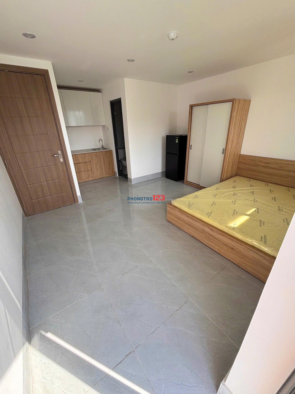 Căn hộ dịch vụ 35m2 Studio có ban công nhiều tiện ích cung quanh có thang máy đi thạnh mỹ lợi 15 pút