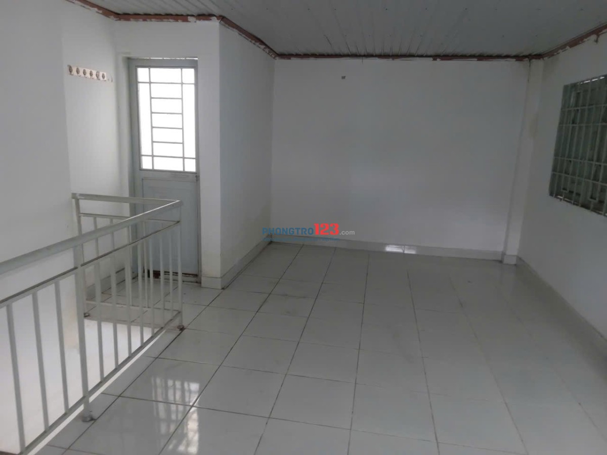 Còn 1 phòng rộng, mát đường 30 giao Hòa Bình , 1 phòng đường 33, đối điện cty uniben, sofa