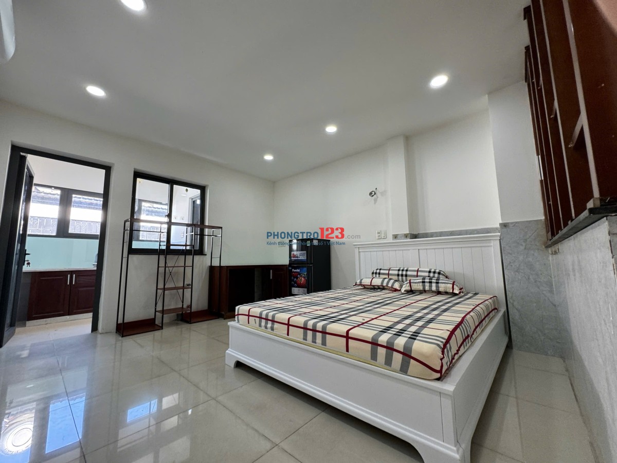 CĂN 1 PHÒNG NGỦ THIẾT KẾ TÁCH BẾP CÓ CỬA SỔ ĐÓN NẮNG TỰ NHIÊN TẠI AN KHÁNH, QUẬN 2