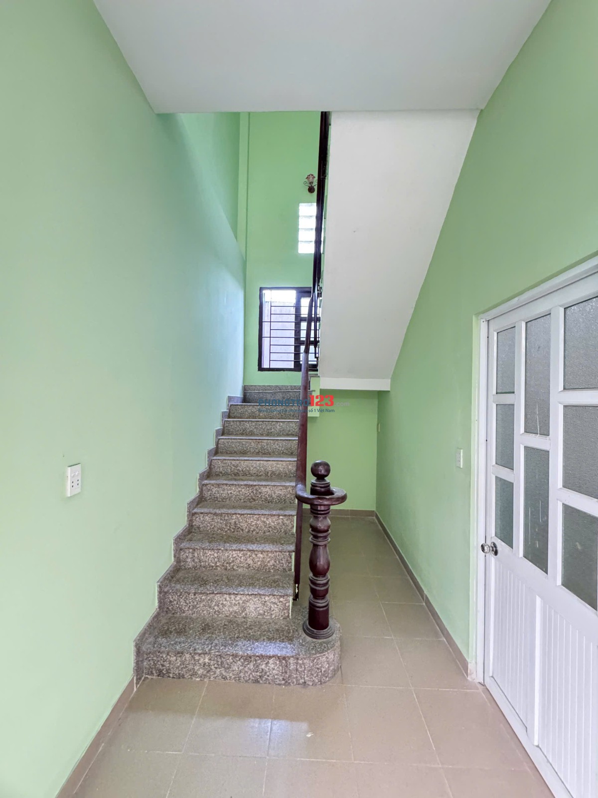 Cho thuê phòng nội thất đầy đủ- đường Lã Xuân Oai gần các trường đại học