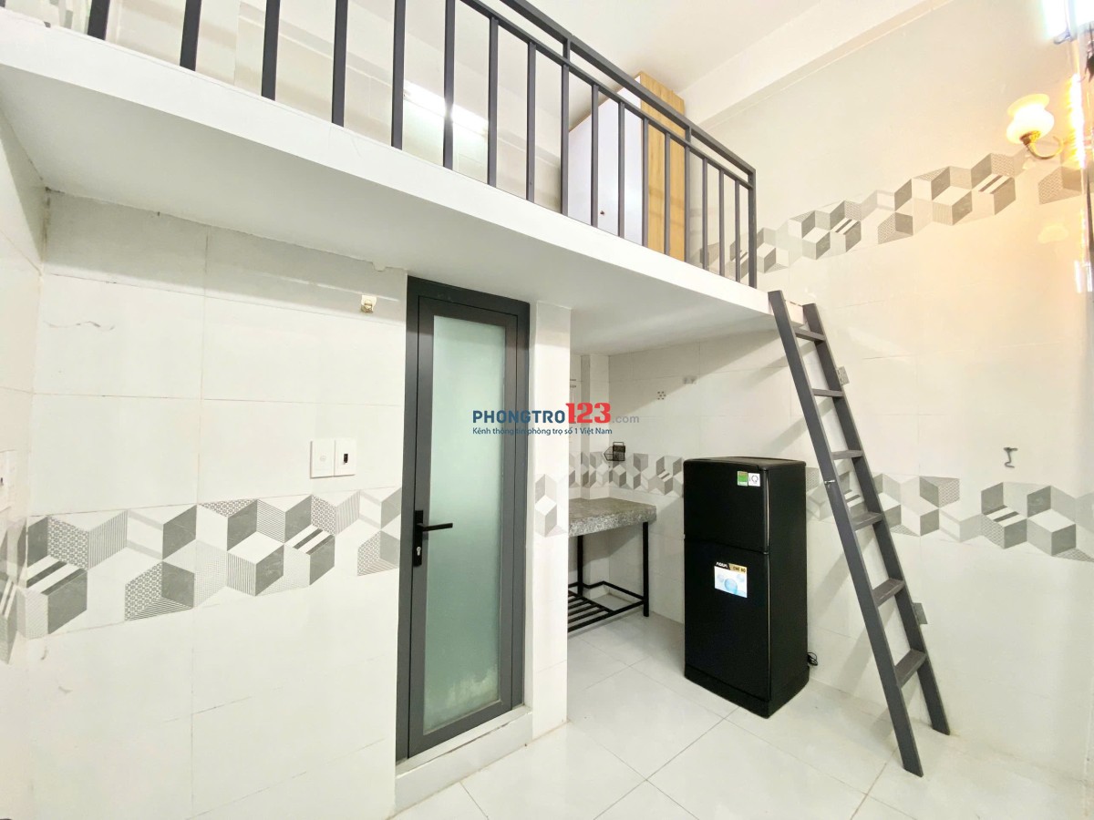 PHÒNG MỚI GÁC LỬNG 1M8 - NGAY NGÃ TƯ BÌNH THÁI - ĐI BỘ ĐẾN CĐ KỸ NGHỆ II - FULL NỘI THẤT