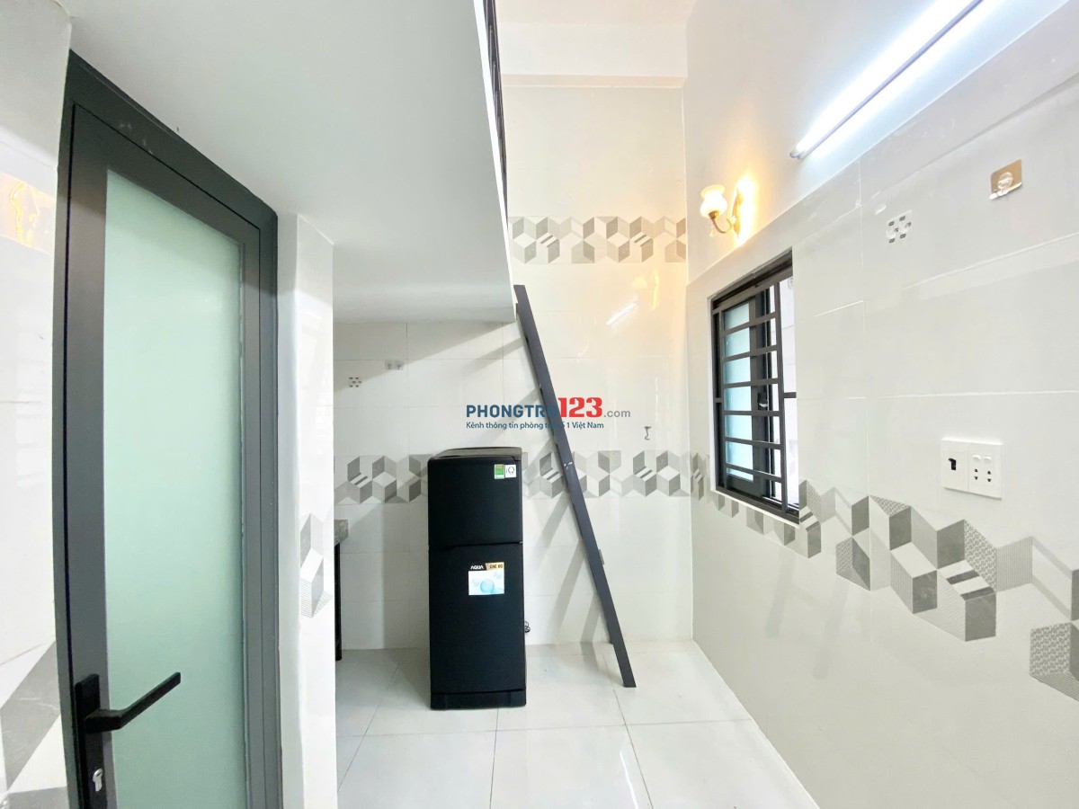 PHÒNG MỚI GÁC LỬNG 1M8 - NGAY NGÃ TƯ BÌNH THÁI - ĐI BỘ ĐẾN CĐ KỸ NGHỆ II - FULL NỘI THẤT
