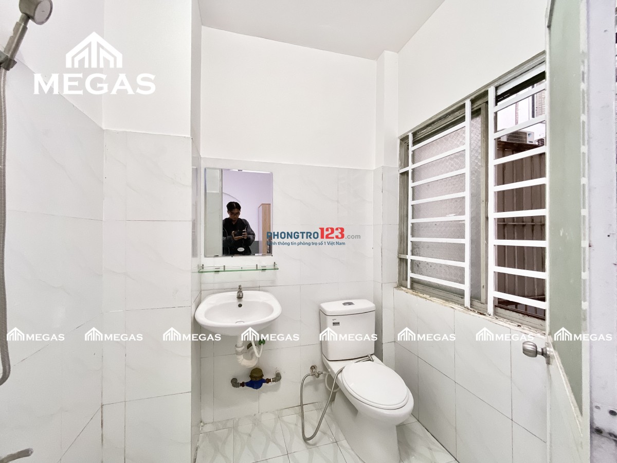 NHÀ MỚI XÂY STUDIO CỬA SỔ BỰ