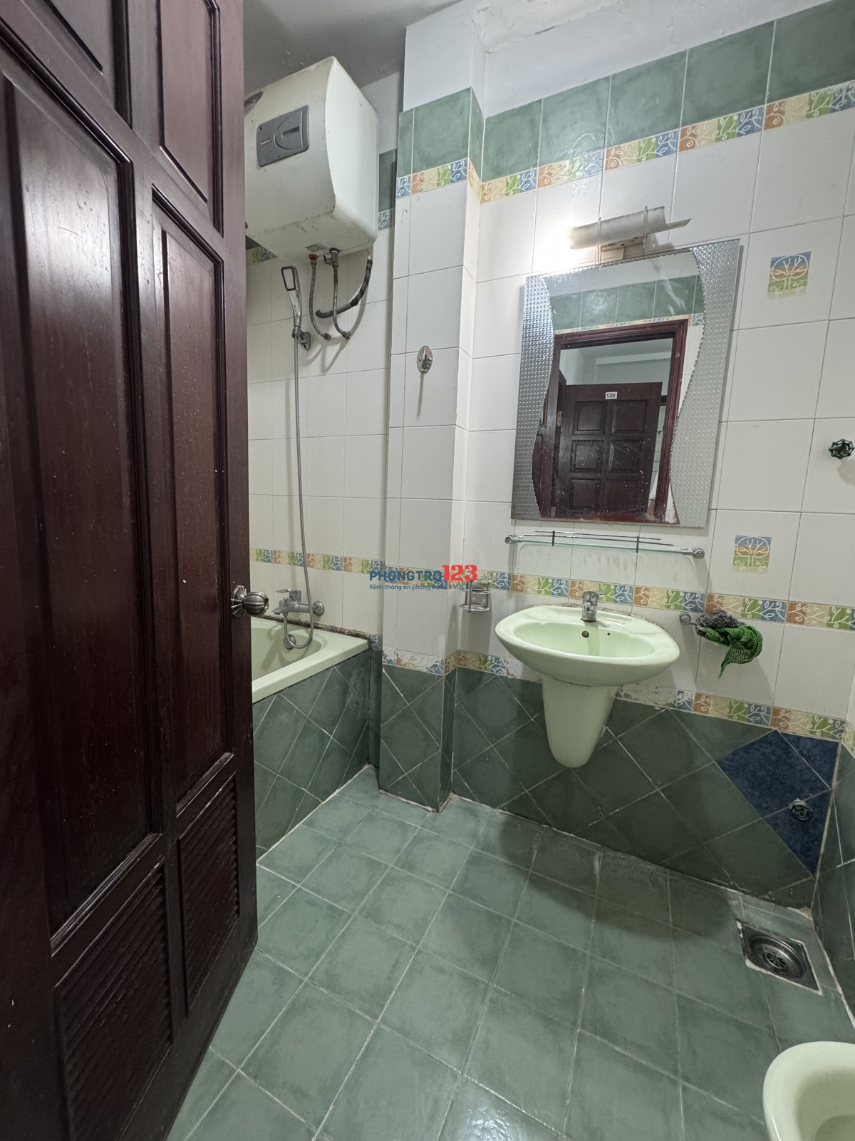 Phòng máy lạnh ban công ngay cao lỗ Q8