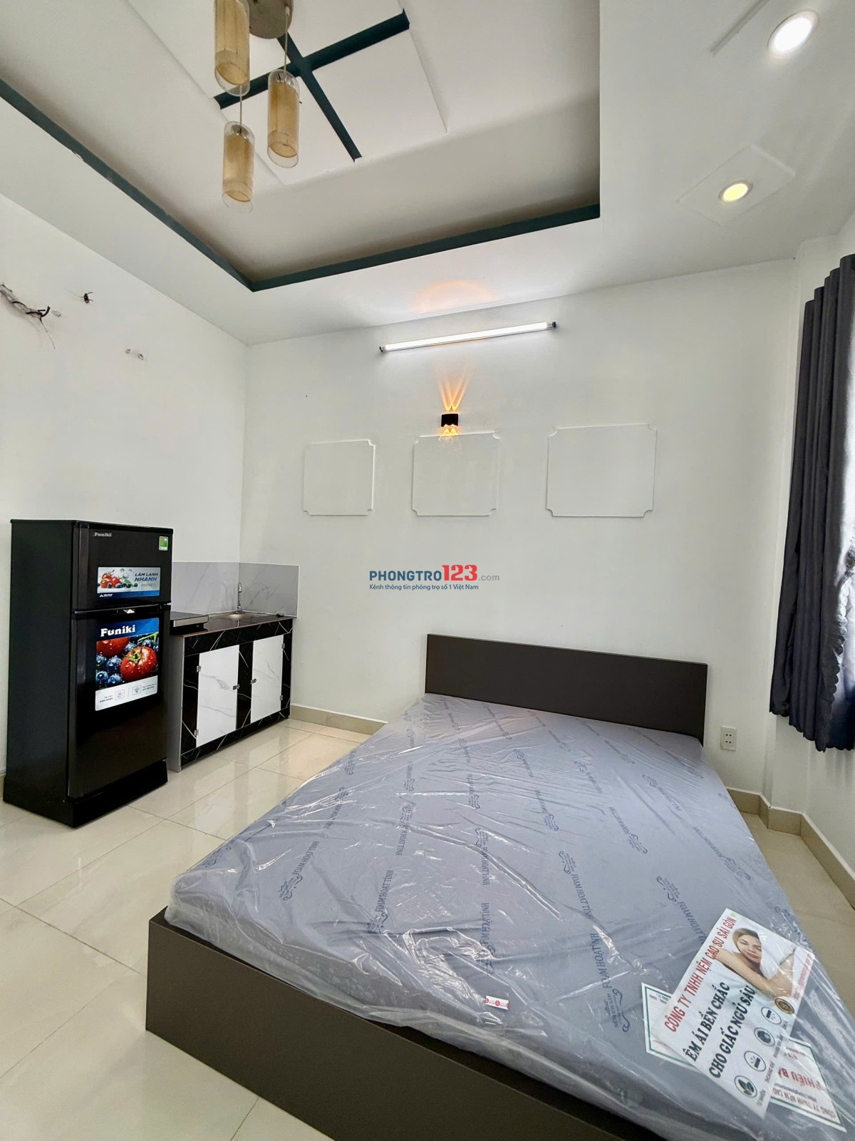 Cần cho thuê Studio 35m2 - WC riêng - Nội thất mới 100%. Có ô thoáng giếng trời. Giá 5tr2 có TL