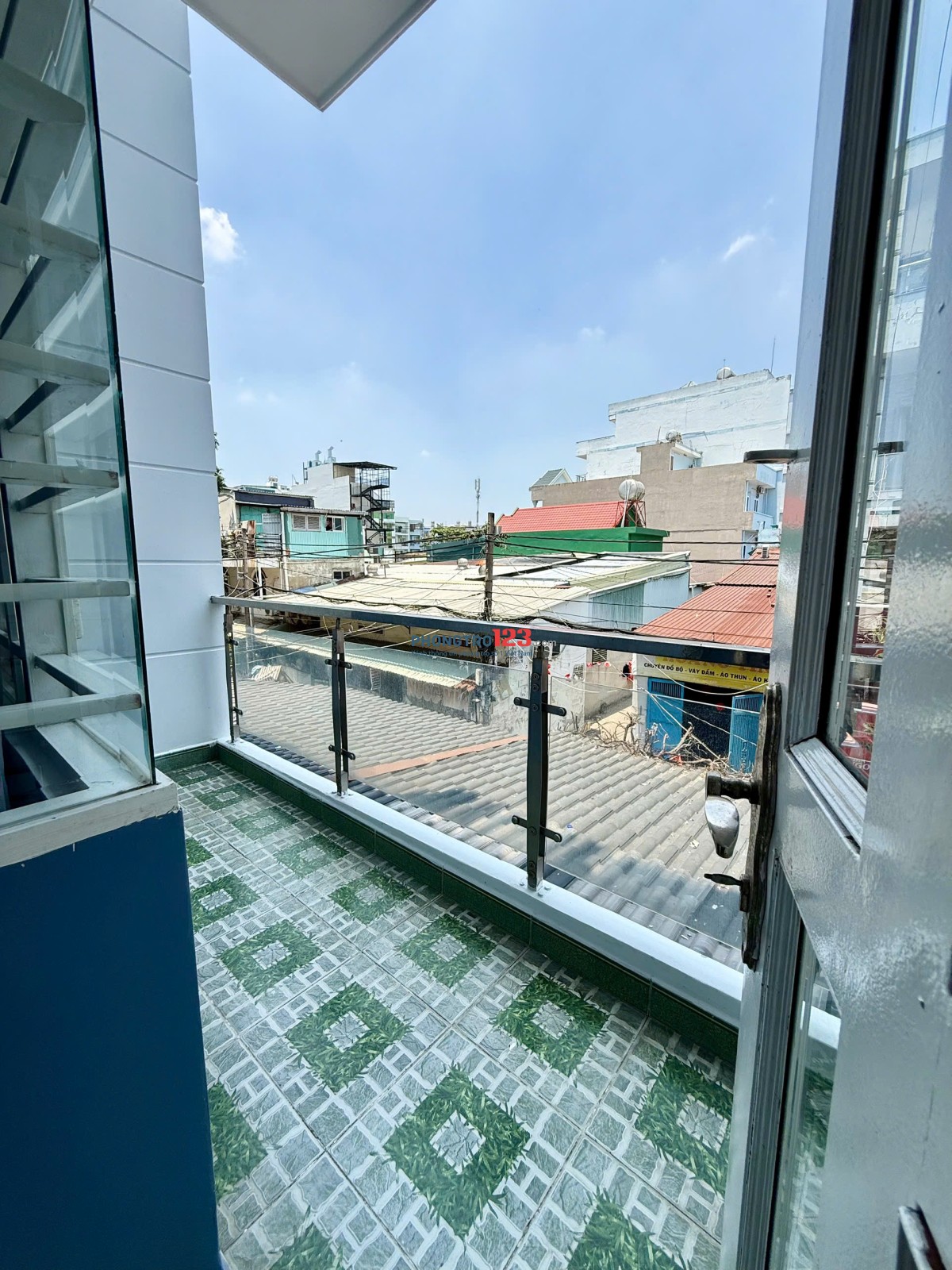 Cần cho thuê Studio 35m2 - WC riêng - Nội thất mới 100%. Có ô thoáng giếng trời. Giá 5tr2 có TL