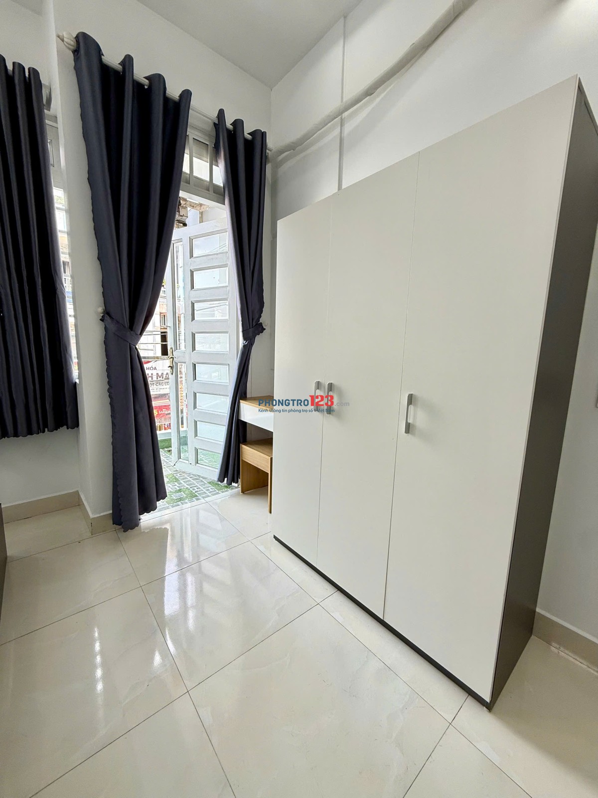 Cần cho thuê Studio 35m2 - WC riêng - Nội thất mới 100%. Có ô thoáng giếng trời. Giá 5tr2 có TL
