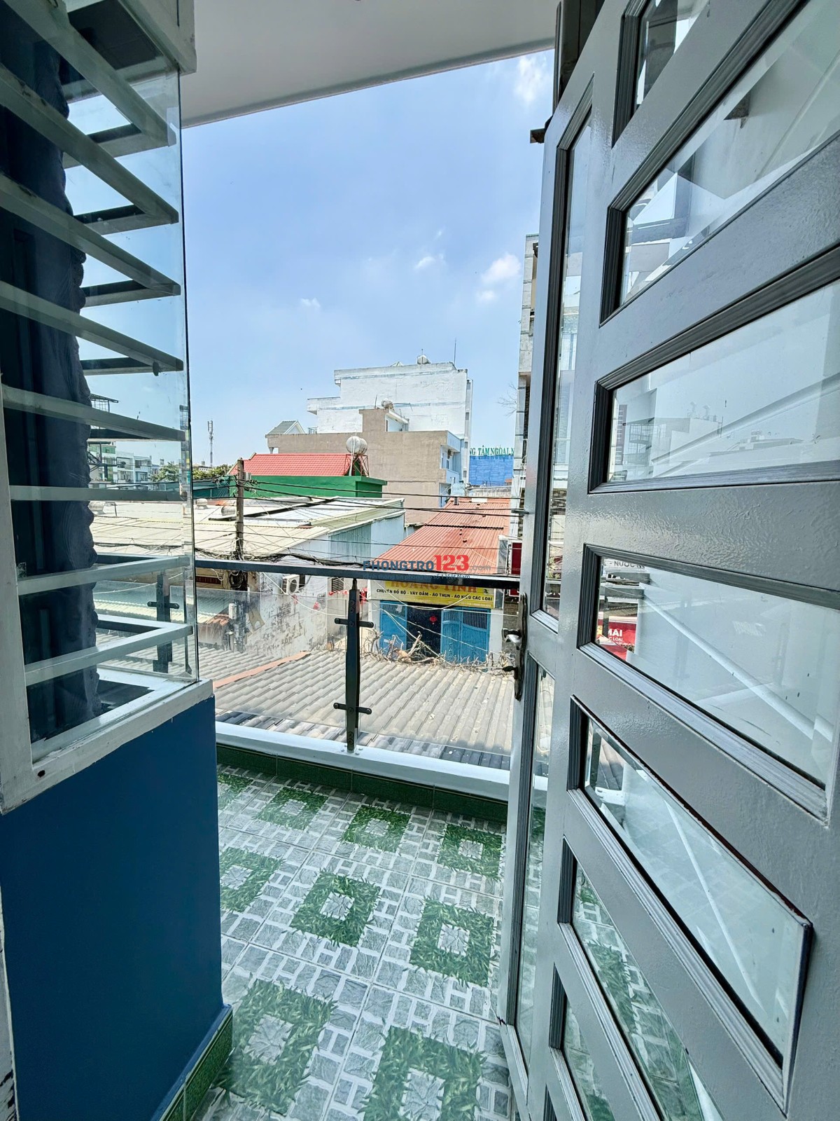 Cần cho thuê Studio 35m2 - WC riêng - Nội thất mới 100%. Có ô thoáng giếng trời. Giá 5tr2 có TL