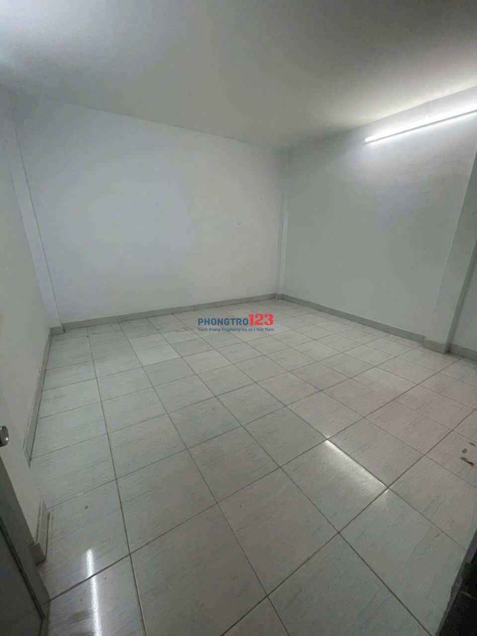 Cho thuê lâu dài nhà mặt tiền 64m2, mới đẹp, 1T1L, tiện VP/Dược. 18tr. Chính chủ.