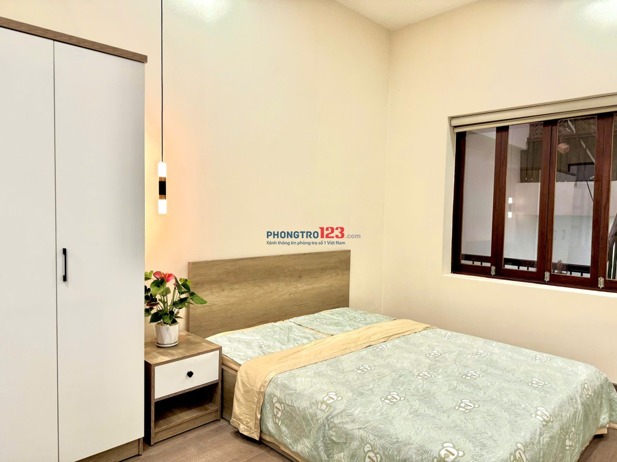 Cho thuê phòng cửa sổ thoáng, p25, Bình Thạnh gần ngã tư hàng xanh, Hutech, GTVT, full nội thất