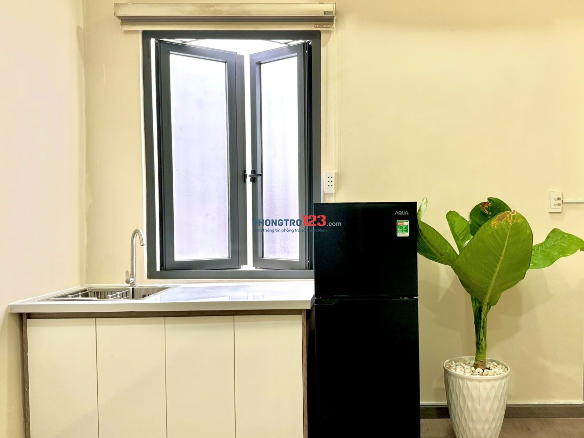 Cho thuê phòng cửa sổ thoáng, p25, Bình Thạnh gần ngã tư hàng xanh, Hutech, GTVT, full nội thất
