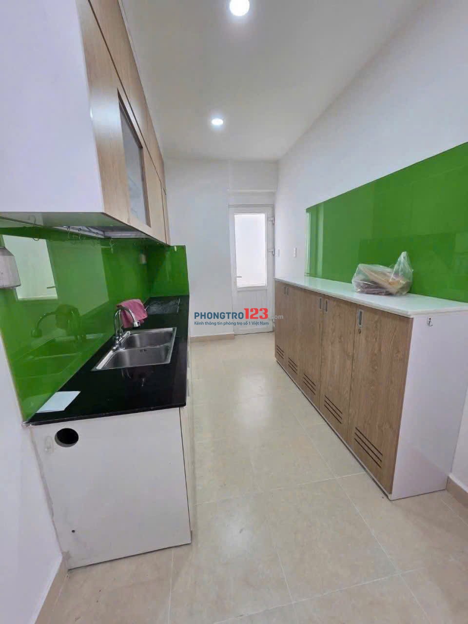Chung cư Bàu Cát, Hồng Lạc, TB: 2p ngủ, 75m2, ban công, 10tr/th