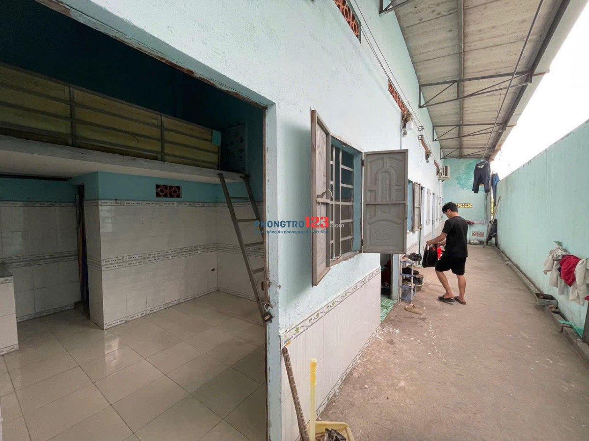 Còn phòng sát Chợ Thành Nam, cách DT743 60m, chỉ 800/tháng